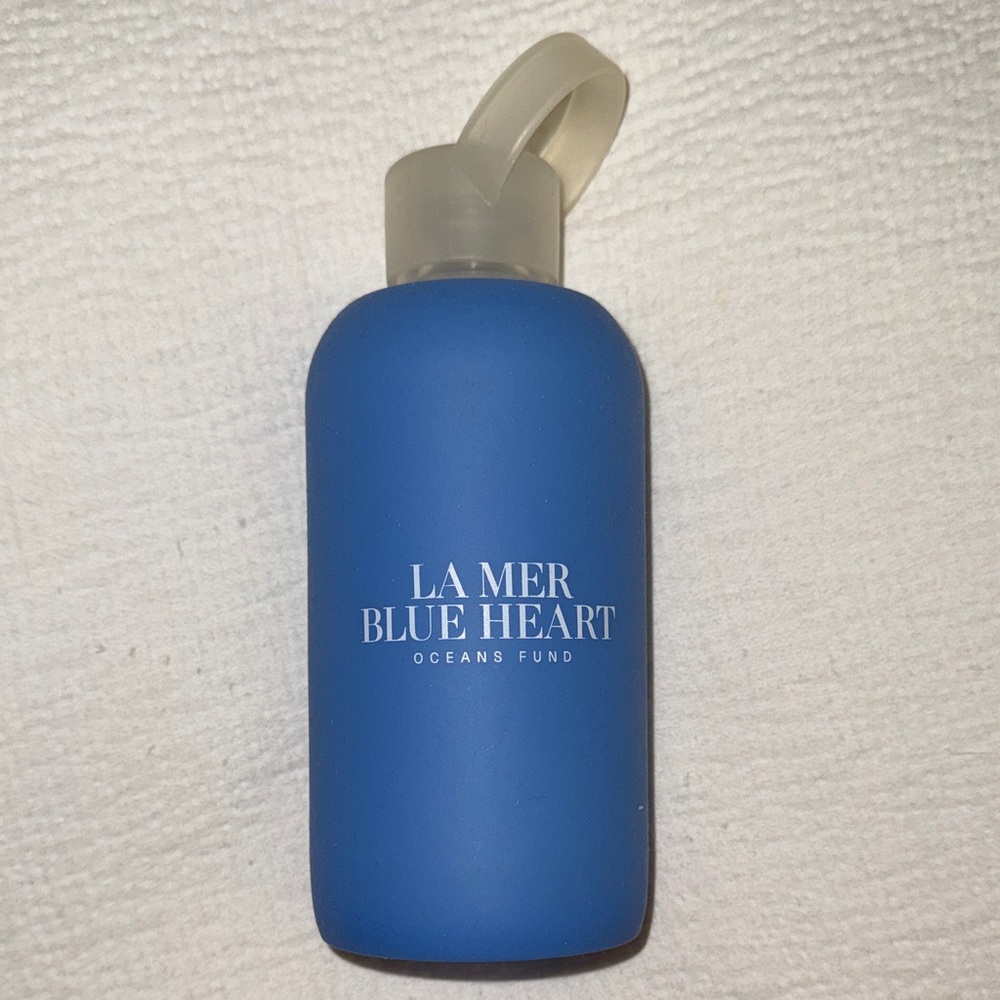 New La Mer Blue Heart Oceans Fund 16oz bkr water bottle